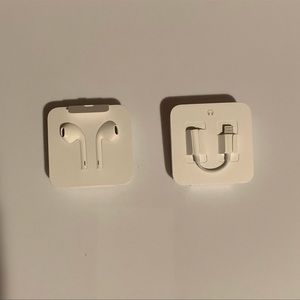 Wired earbuds (lightning connector) includes lightning to headphone jack adapter